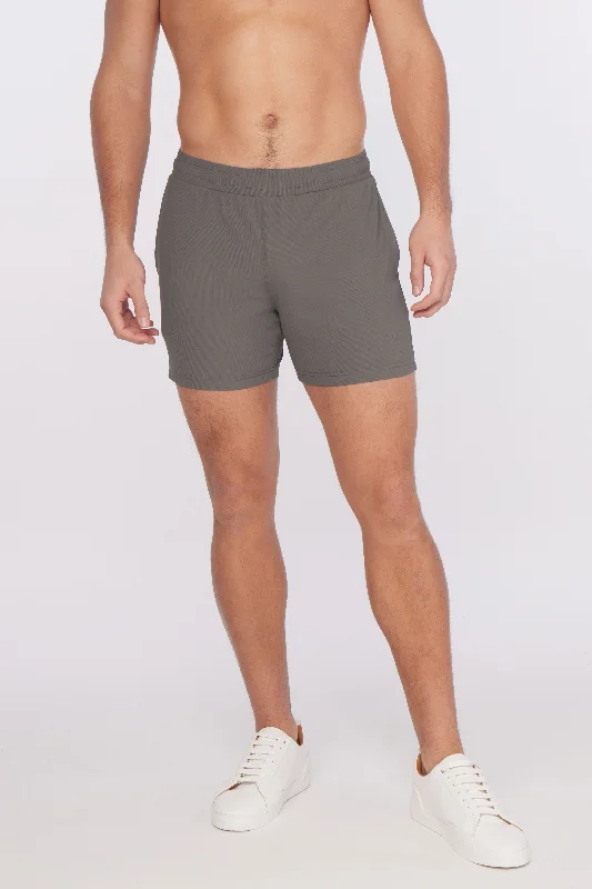 TEXTURED STRETCH PERFORMANCE SHORT